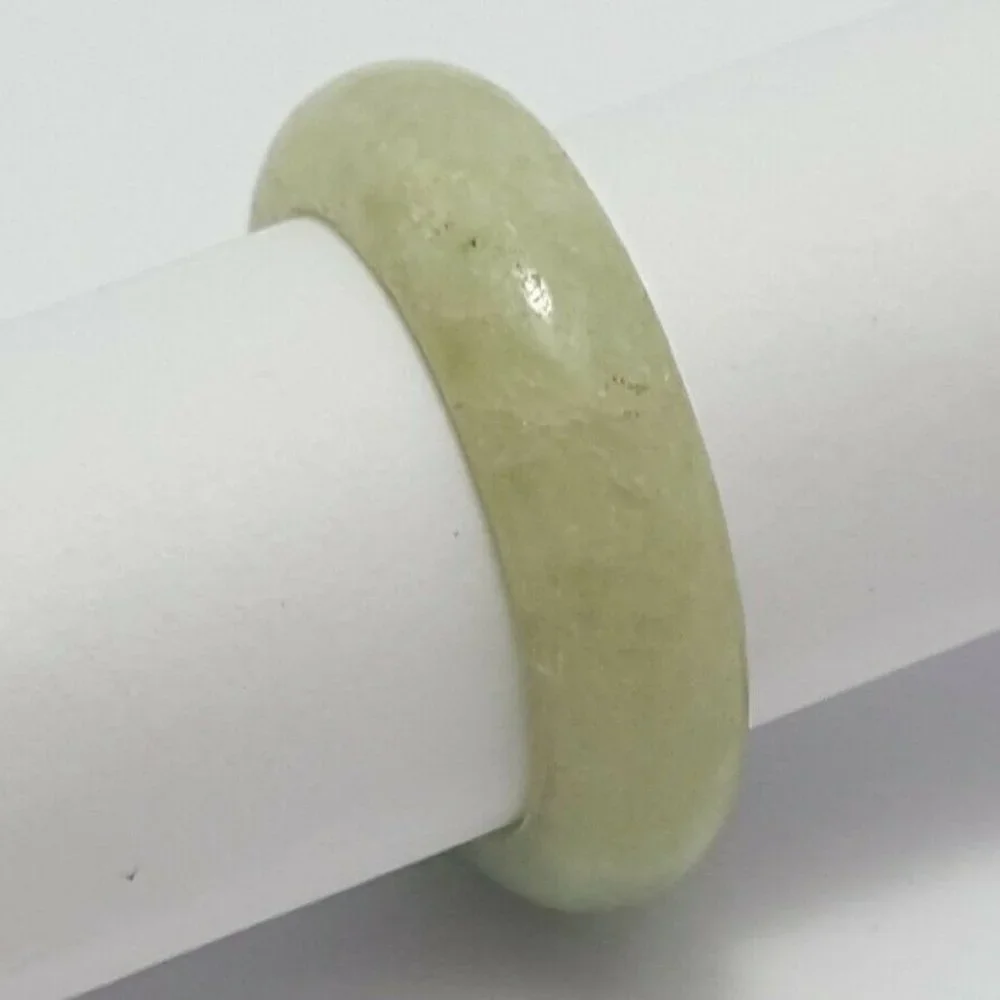 Beautiful Green Jade Wedding Ring Band Size 5.25 - Nice!